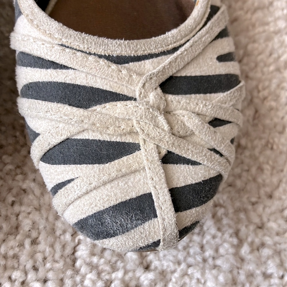 725 Originals | Striped Flats - Picture 6 of 9